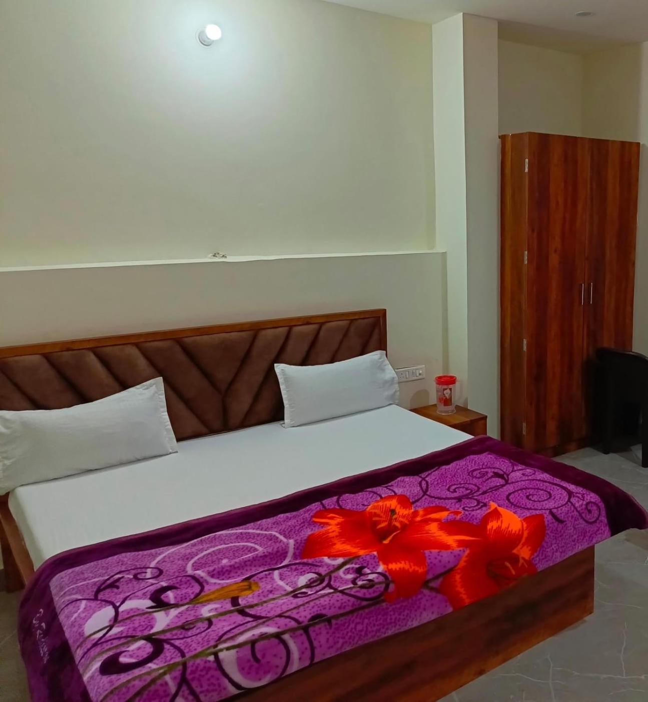 Hotel Shri Girraj Residency Mathura Exterior foto